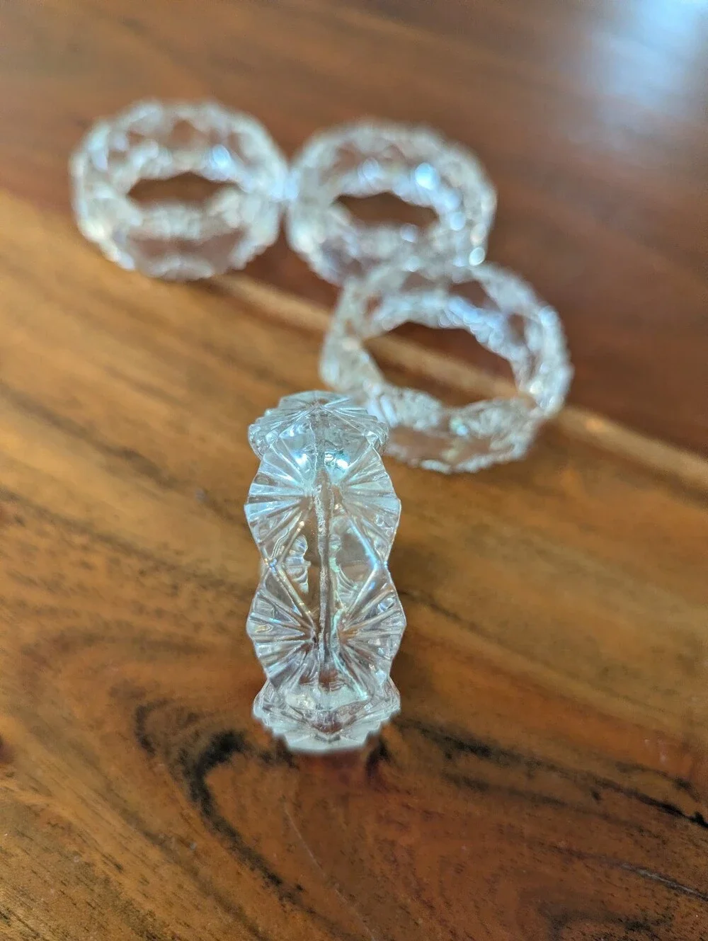 Set Of 4 Clear Cut Glass Napkin Rings Fan Shell Pattern Sparkle Classic